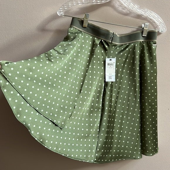 GUESS Adriana Wrap Skirt Size M Fluid Pleated A-line Fit Polka Dots & Ruffle - Picture 4 of 11